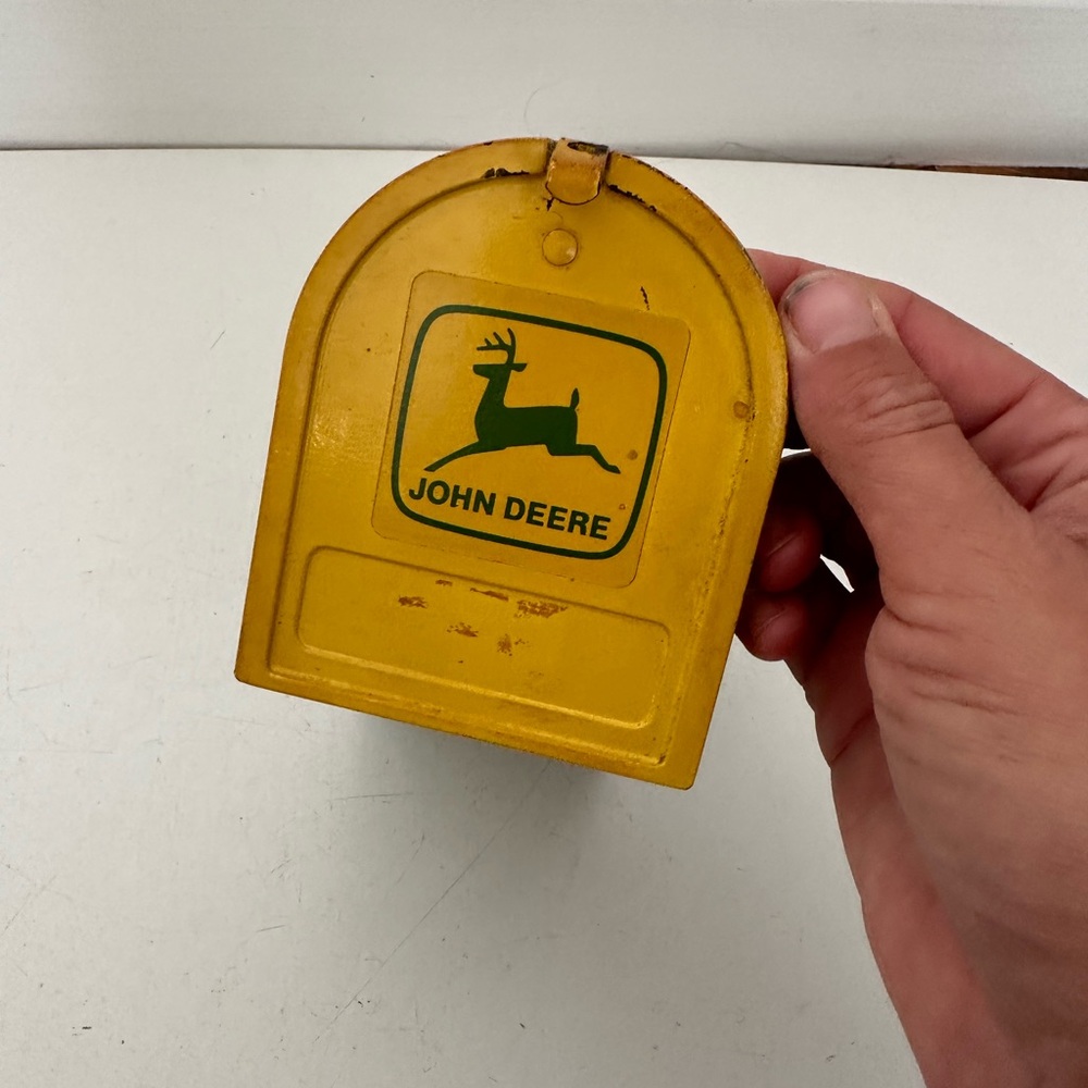John Deere Metal Mailbox Bank By Ertl Vintage Made In Dyersville Iowa USA - Picture 7 of 11